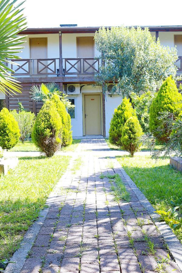 Guest House Alashara Pizunda Bagian luar foto